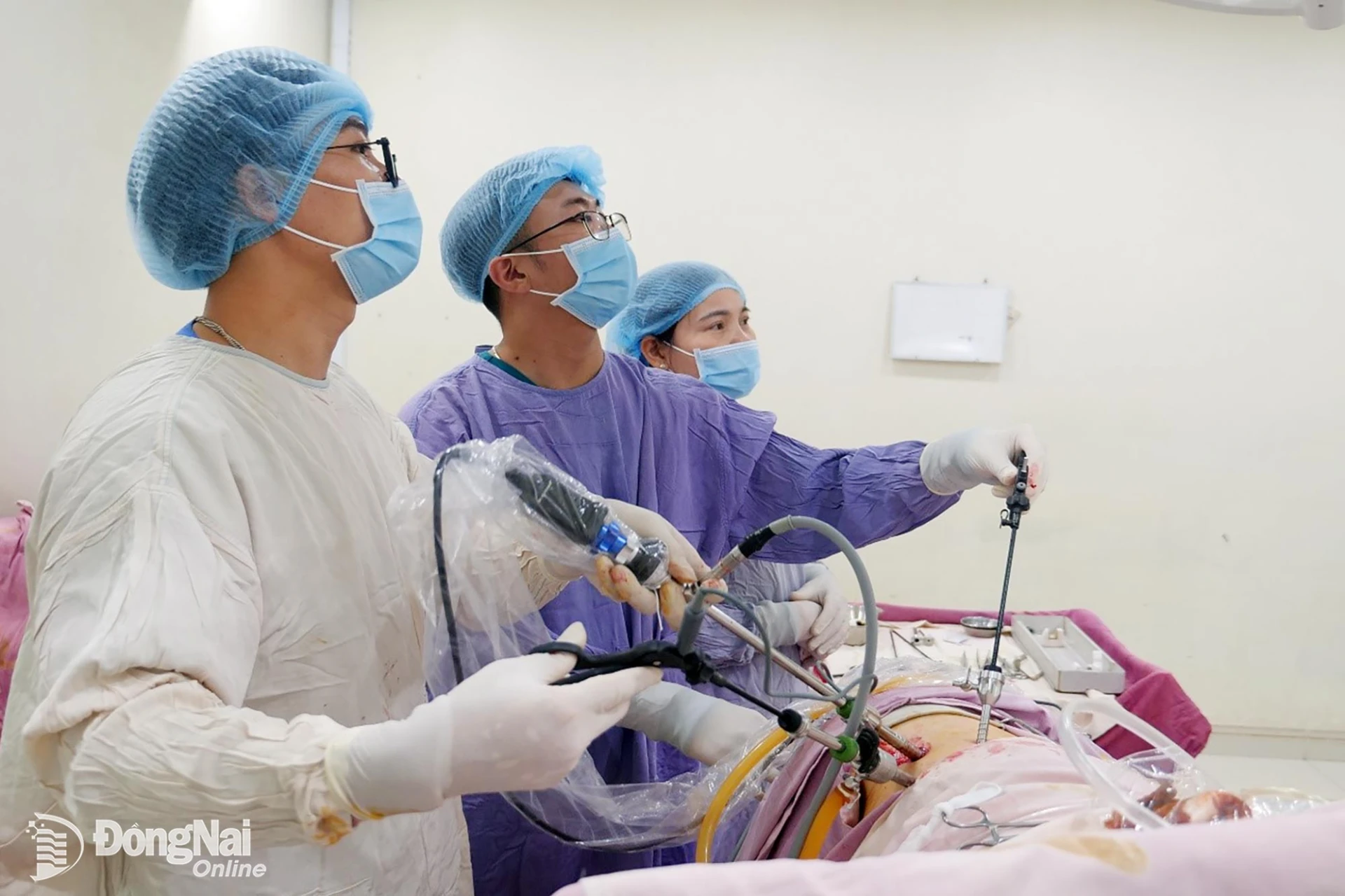 A surgical procedure at a hospital in Dong Nai City. Photo: Hanh Dung