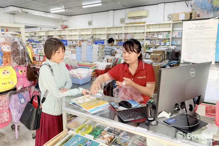 Mong sách giáo khoa sớm được cung ứng đủ