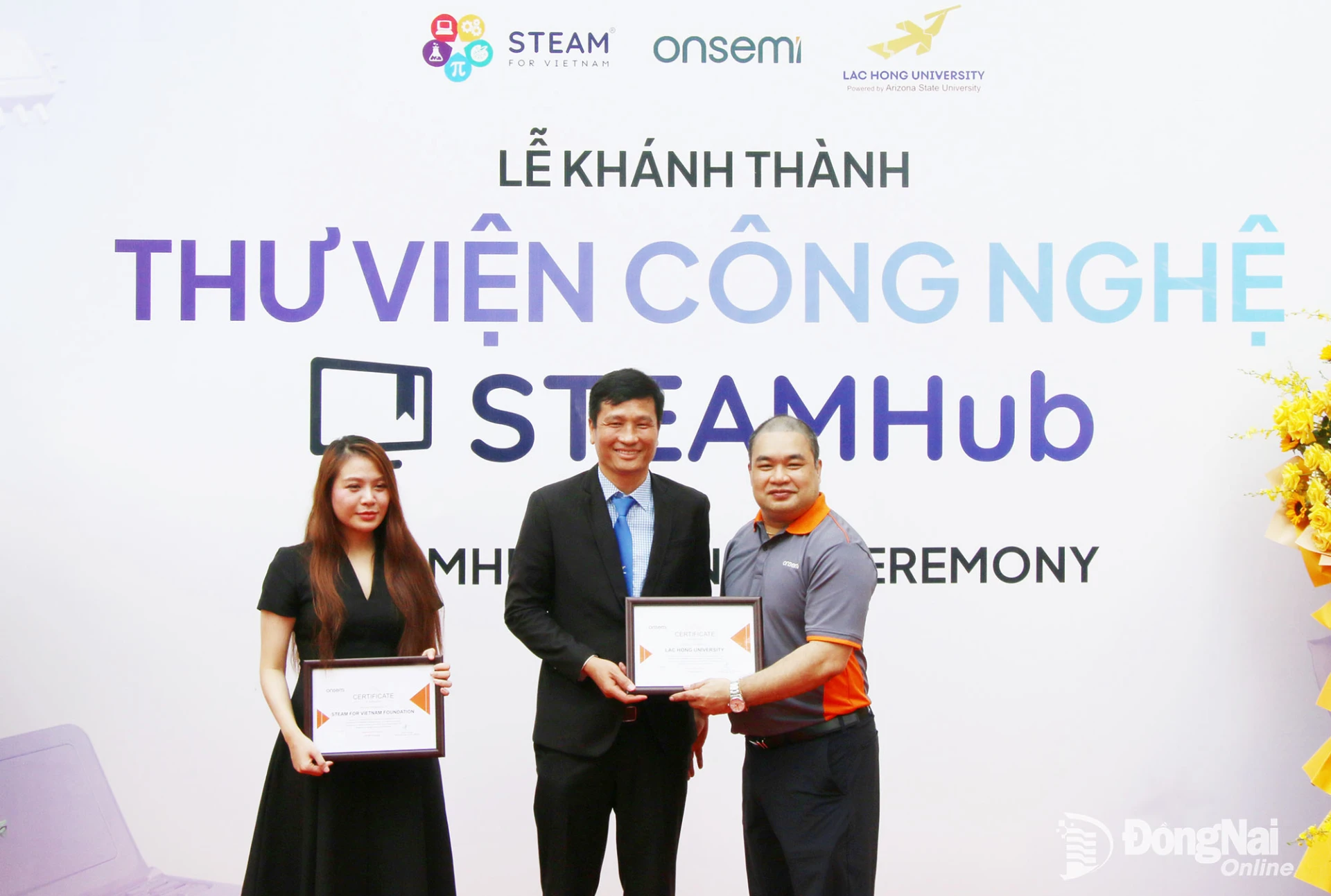 Emory Mercado, General Director of On Semiconductor Vietnam Co., Ltd. (far right), presents letters of appreciation to Assoc. Prof. Dr. Nguyen Vu Quynh, Vice Rector of Lac Hong University, and Tran To Uyen, Co-founder and Country Director of STEAM for Vietnam, for their contributions to the development of the STEAMHub technology library. Photo: Hai Quan

