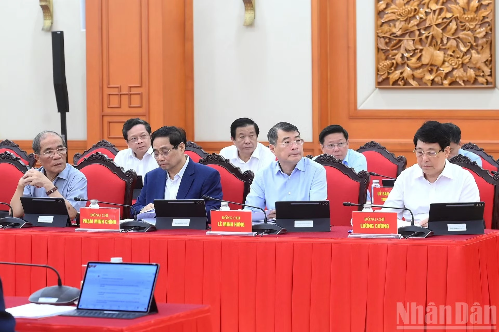 Các đồng chí lãnh đạo, nguyên lãnh đạo Đảng, Nhà nước tham dự cuộc làm việc.
