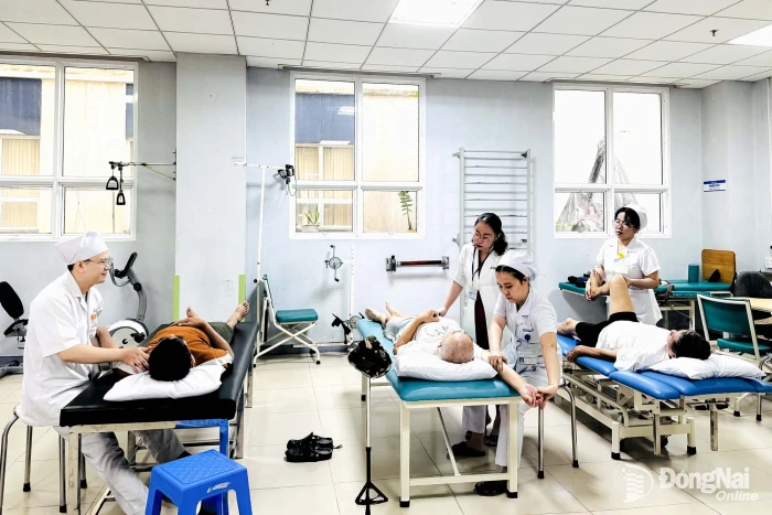 Kiên trì luyện tập phục hồi chức năng sau đột quỵ