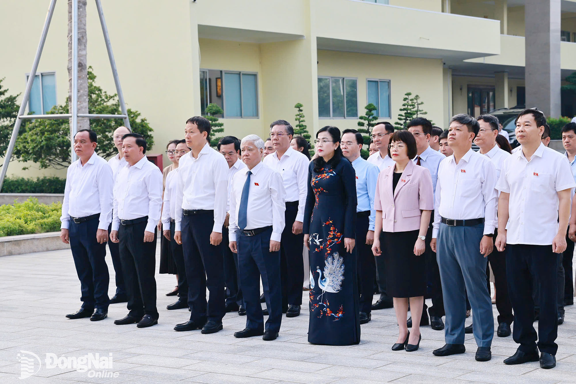Phó Chủ tịch Quốc hội Đỗ Văn Chiến dâng hương tại Nhà thờ Bác Hồ trong khuôn viên Thành ủy Đồng Nai
