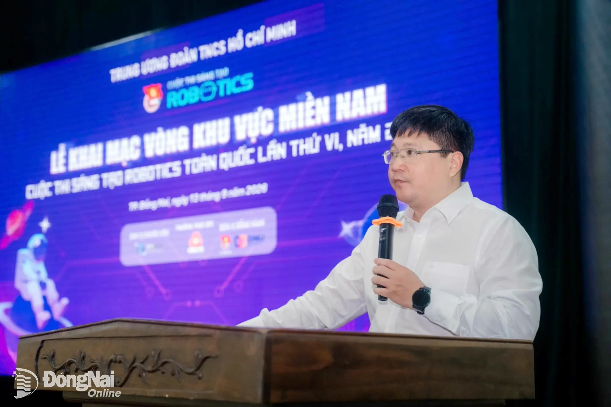 Director of the Center for Science, Technology and Young Talent Development Trinh Minh Thai delivers the opening remarks.