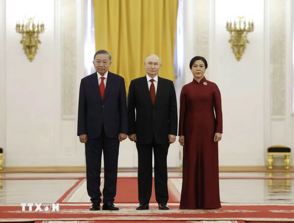 Tổng thống Liên bang Nga Vladimir Putin đón Tổng Bí thư, Chủ tích nước Tô Lâm và Phu nhân. (Ánh: Thống Nhất/TTXVN)
