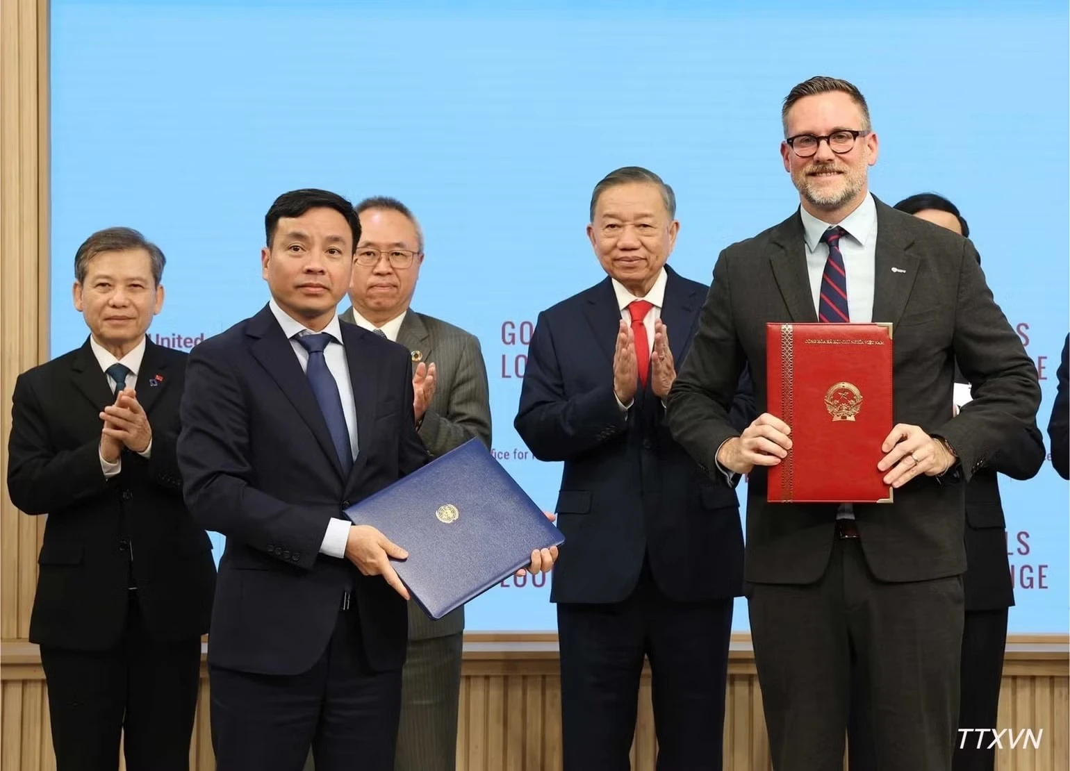 Tổng Bí thư, Chủ tịch nước Tô Lâm chứng kiến lễ trao văn kiện, thỏa thuận hợp tác của Việt Nam với các cơ quan của Liên hợp quốc. (Ảnh: Thống Nhất – TTXVN)

