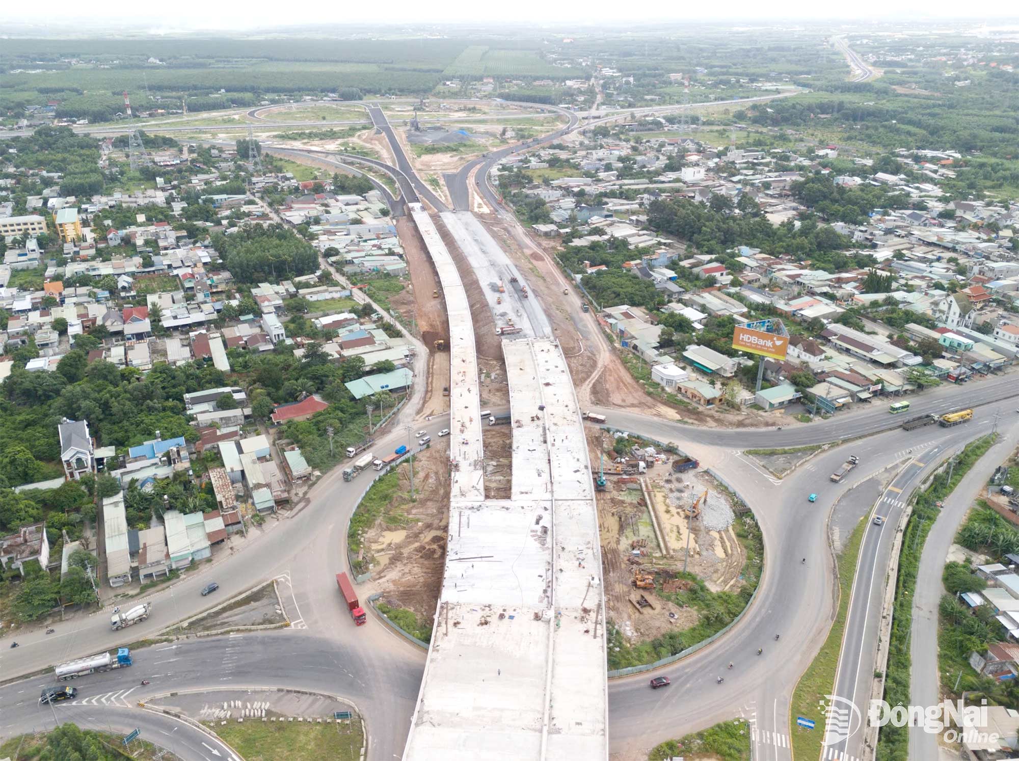 The interchanges connecting the Ben Luc–Long Thanh Expressway with National Highway 51 and the Bien Hoa–Vung Tau Expressway (Tan Hiep Interchange). Photo: Pham Tung