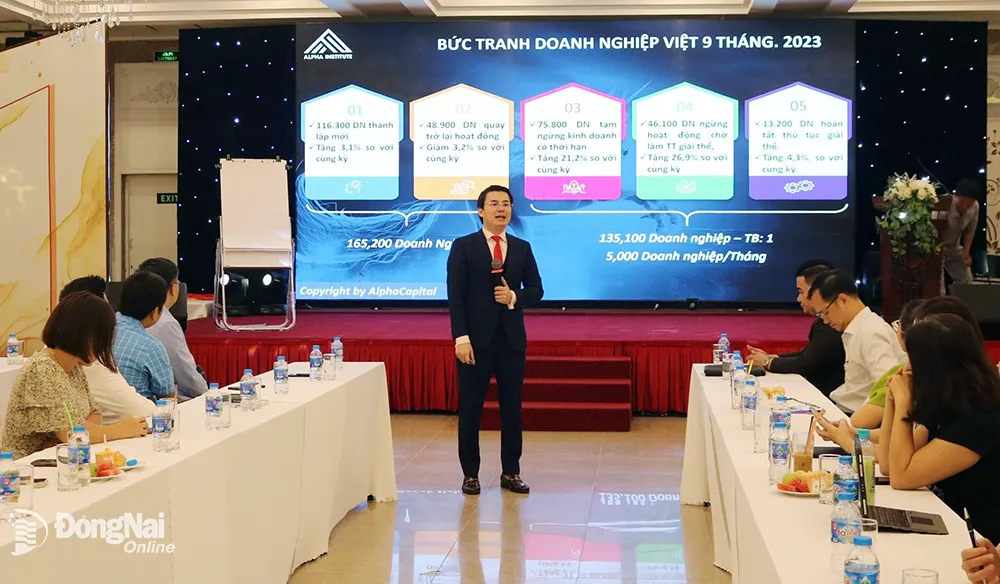 TS Diệp Gia Hoàng chia sẻ tại hội thảo cùng các doanh nghiệp, doanh nhân Đồng Nai