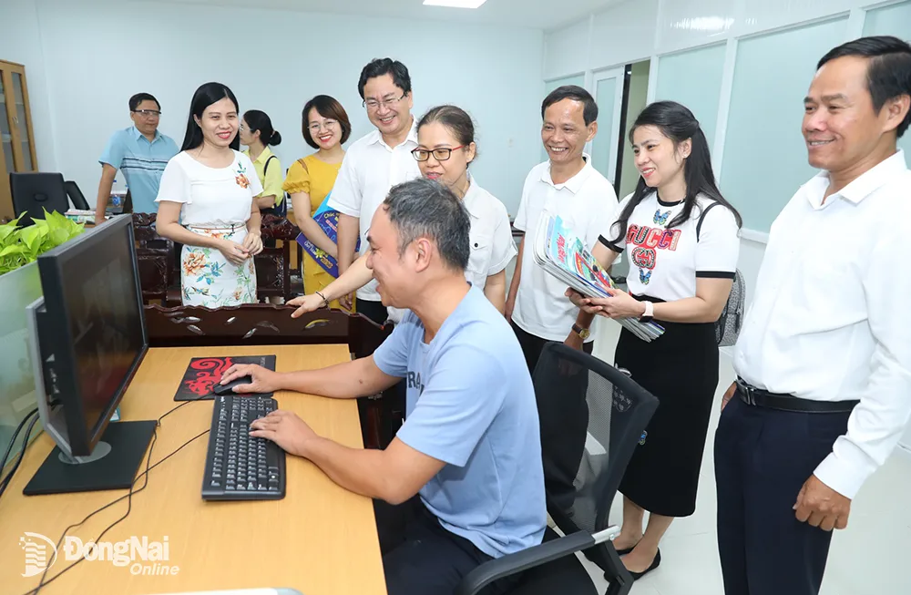 Đoàn Báo Đắk Lắk ghé thăm phòng tòa soạn báo Đồng Nai