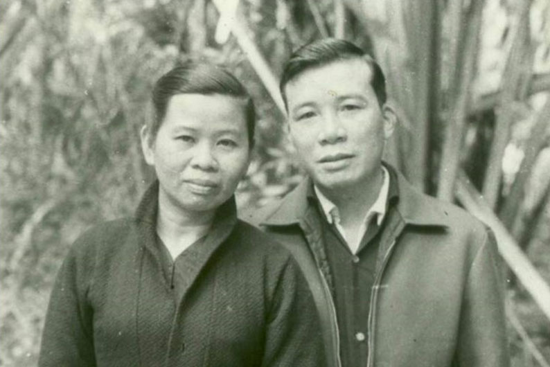 Bà Huỳnh Thị Phượng cùng ông Phạm Văn Hy tại Căn cứ Khu ủy miền Đông, năm 1971. Ảnh: Tư liệu