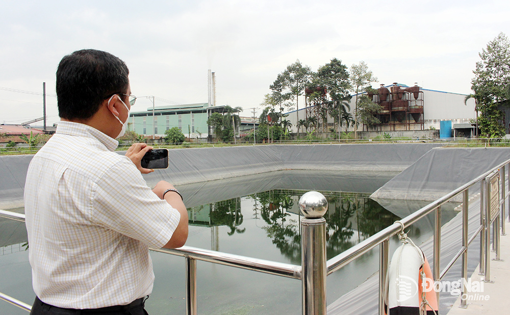 Hồ nước thải công nghiệp sau xử lý tại Khu Công nghiệp Tam Phước (TP.Biên Hòa). Ảnh: H.Lộc