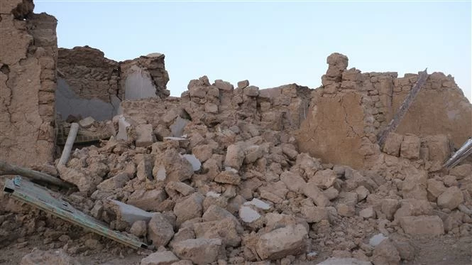 Một ngôi nhà bị phá hủy sau trận động đất tại tỉnh Herat, Afghanistan ngày 7-10. Ảnh: THX/TTXVN
