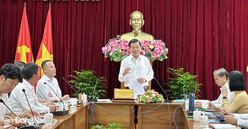 Ủy viên Trung ương Đảng, Bí thư Tỉnh ủy Nguyễn Hồng Lĩnh phát biểu tại buổi làm việc