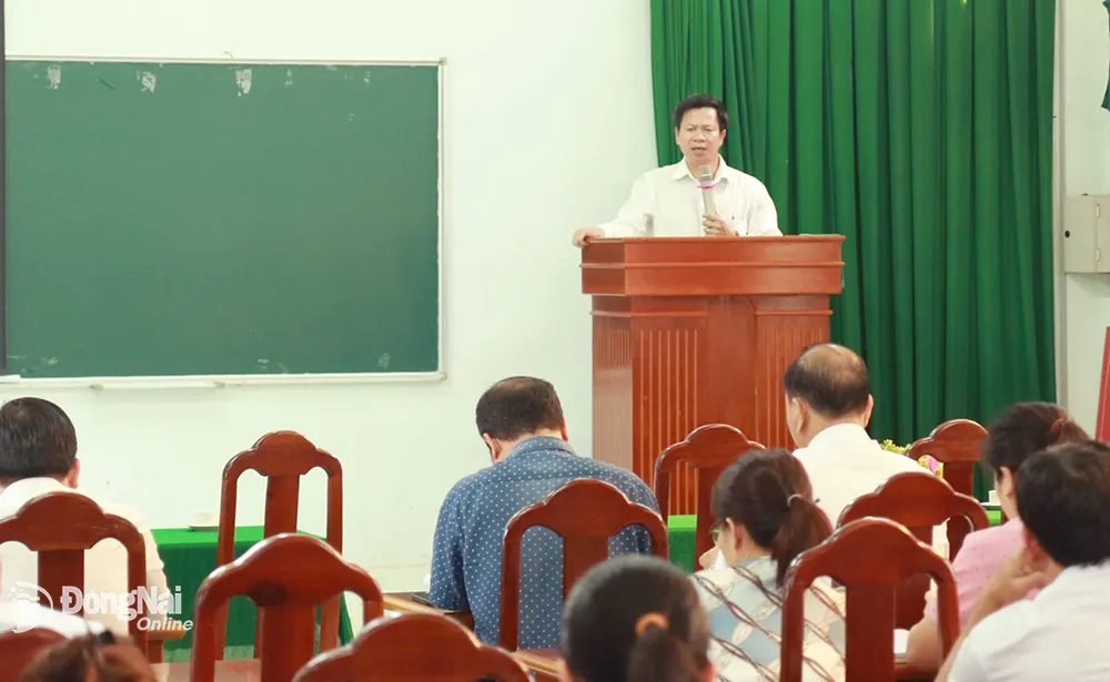 Trưởng ban Tôn giáo tỉnh Nguyễn Đình Kiên truyền đạt nội dung đến học viên