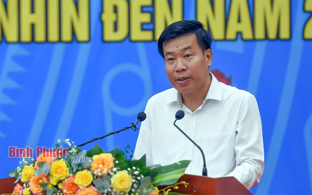 Ủy viên Trung ương Đảng, Bí thư Tỉnh ủy Bình Phước Nguyễn Mạnh Cường phát biểu tại hội thảo