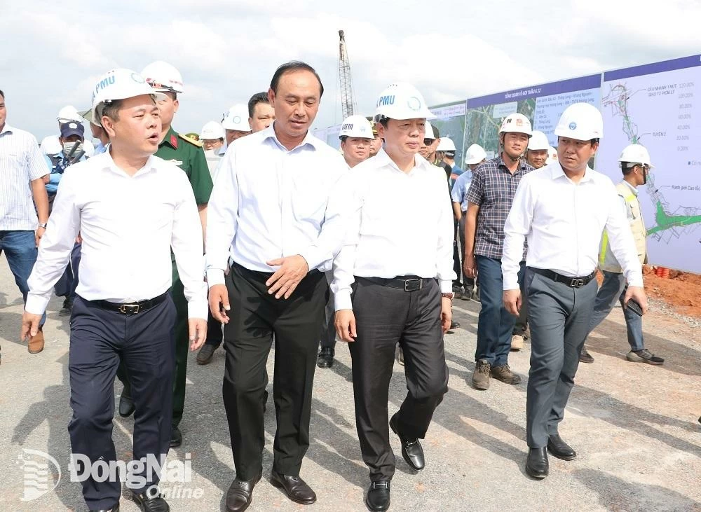 Phó thủ tướng Trần Hồng Hà kiểm tra thực tế khu vực thi công hạng mục nhà ga hành khách