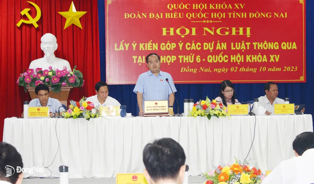 Phó bí thư Tỉnh ủy, Trưởng đoàn Đại biểu Quốc hội tỉnh Quản Minh Cường phát biểu tại hội nghị