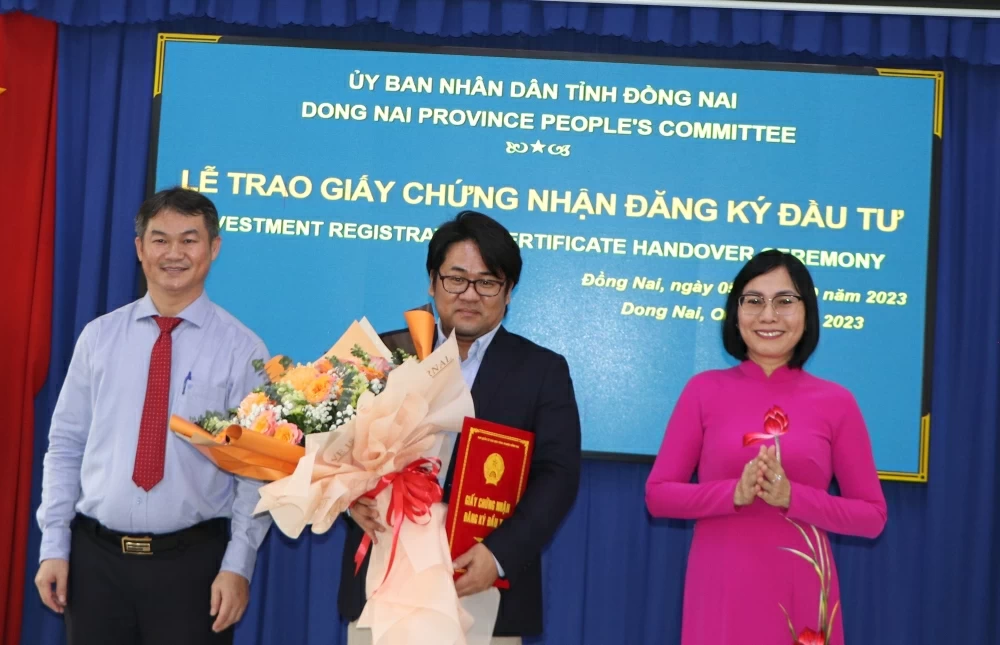 Công ty TNHH Wave Crest Việt Nam nhận GCN dầu tư