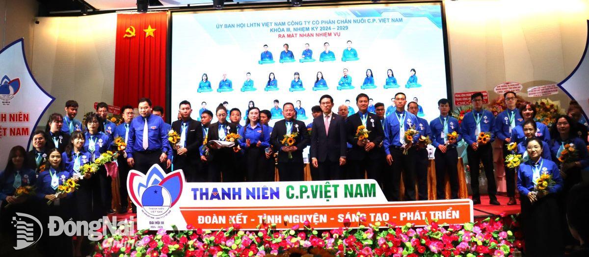 Ủy ban Hội LHTN Việt Nam công ty ra mắt tại đại hội. Ảnh: Nguyệt Hà