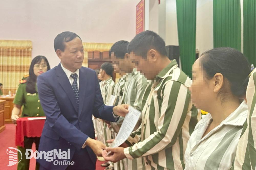 [Chùm ảnh] 69 phạm nhân tại Trại giam Xuân Lộc được đặc xá