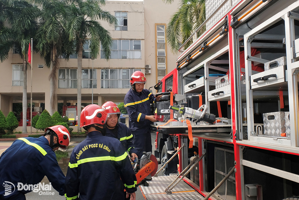 Các dụng cụ phá dỡ, máy cắt kim loại… được trang bị trong xe cứu nạn, cứu hộ là các phương tiện giúp người lính cứu hỏa tiếp cận được các nạn nhân không thể tự thoát ra khỏi những công trình hoặc phương tiện giao thông gặp sự cố.