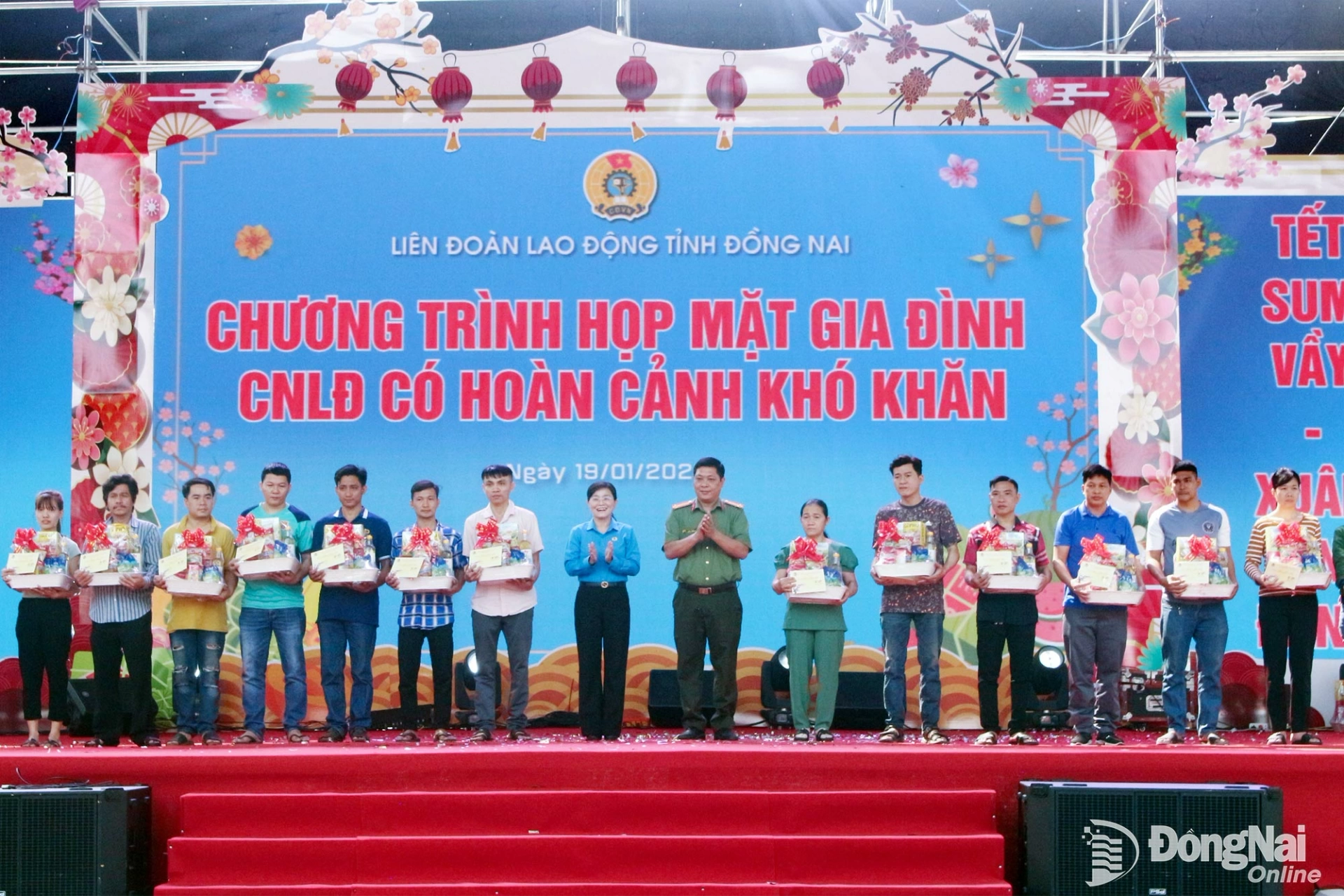 Liên đoàn Lao động tỉnh họp mặt, tặng quà gia đình công nhân lao động khó khăn dịp Tết Nguyên đán 2025. Ảnh: Thảo My