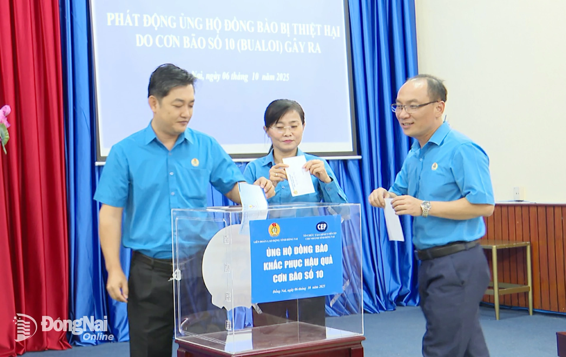 Leaders of the DNCL contribute to support storm victims. Photo: Dang Hung