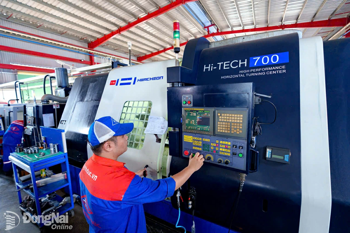 Attracting investment and connecting domestic enterprises to global supply chains is key to enhancing Dong Nai’s domestic industry. In photo: Production at Huynh Duc Manufacturing–Trading–Service Company Limited in Amata IP. Photo: Vuong The