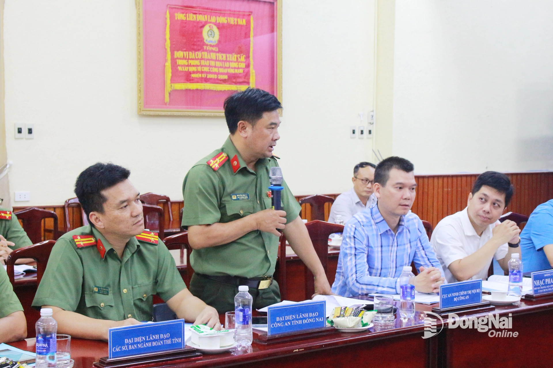 Representative of Dong Nai provincial Public Security Department provides information on security and order among workers. Photo: N.Hoa