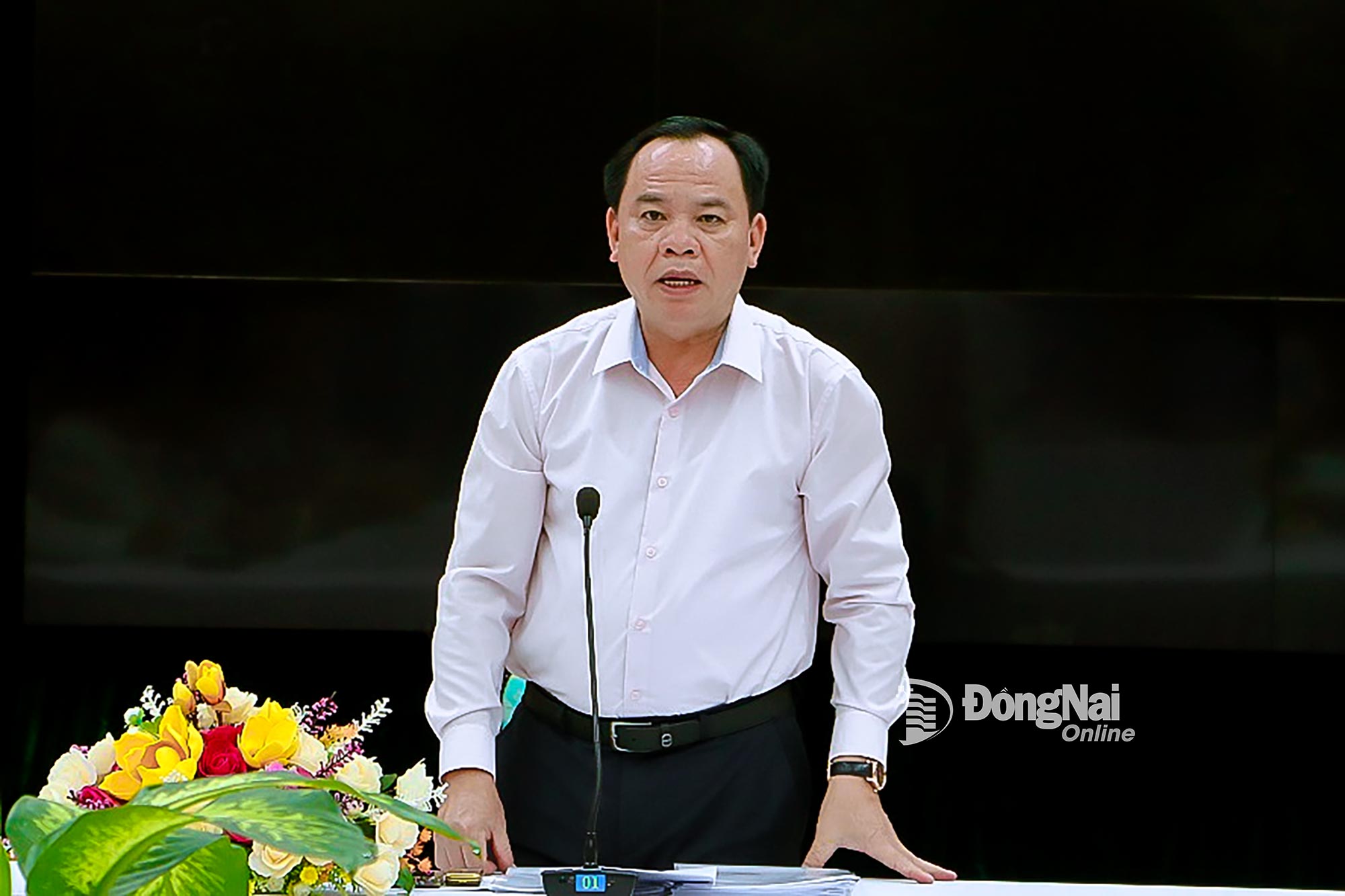 Deputy Secretary of the Provincial Party Committee and Chairman of Dong Nai People’s Committee Vo Tan Duc delivers the closing remarks at the conference. Photo: Pham Tung.

