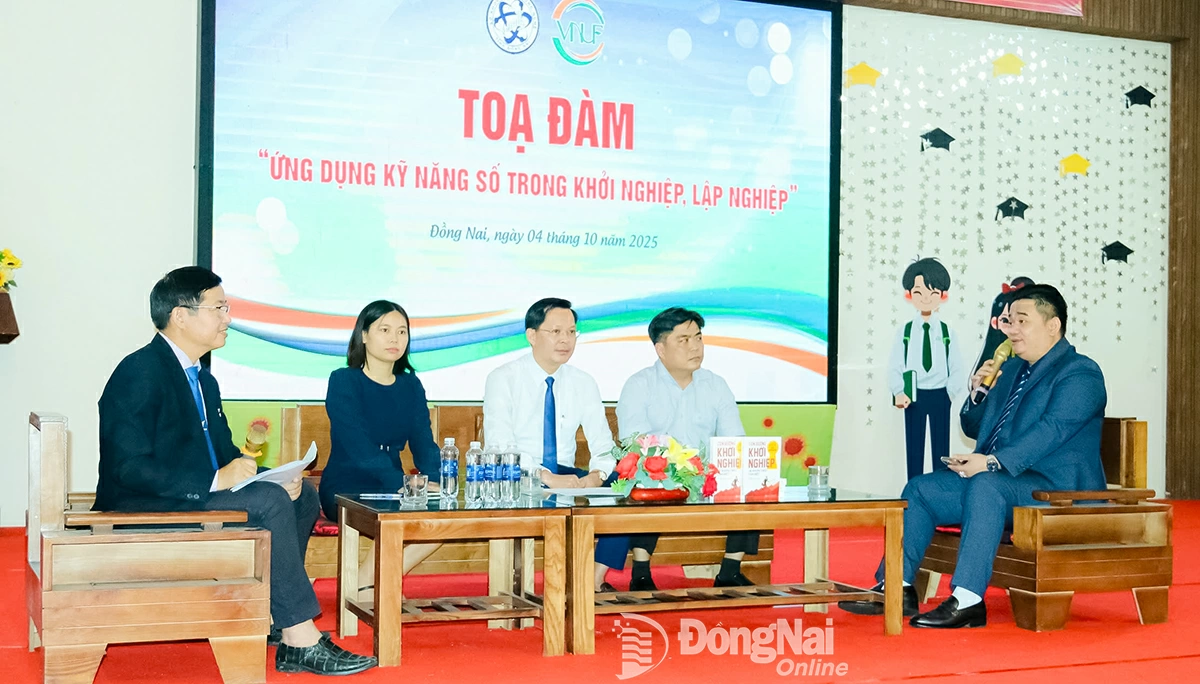 Các đại biểu tham gia phần tọa đàm. Ảnh: Vương Thế
