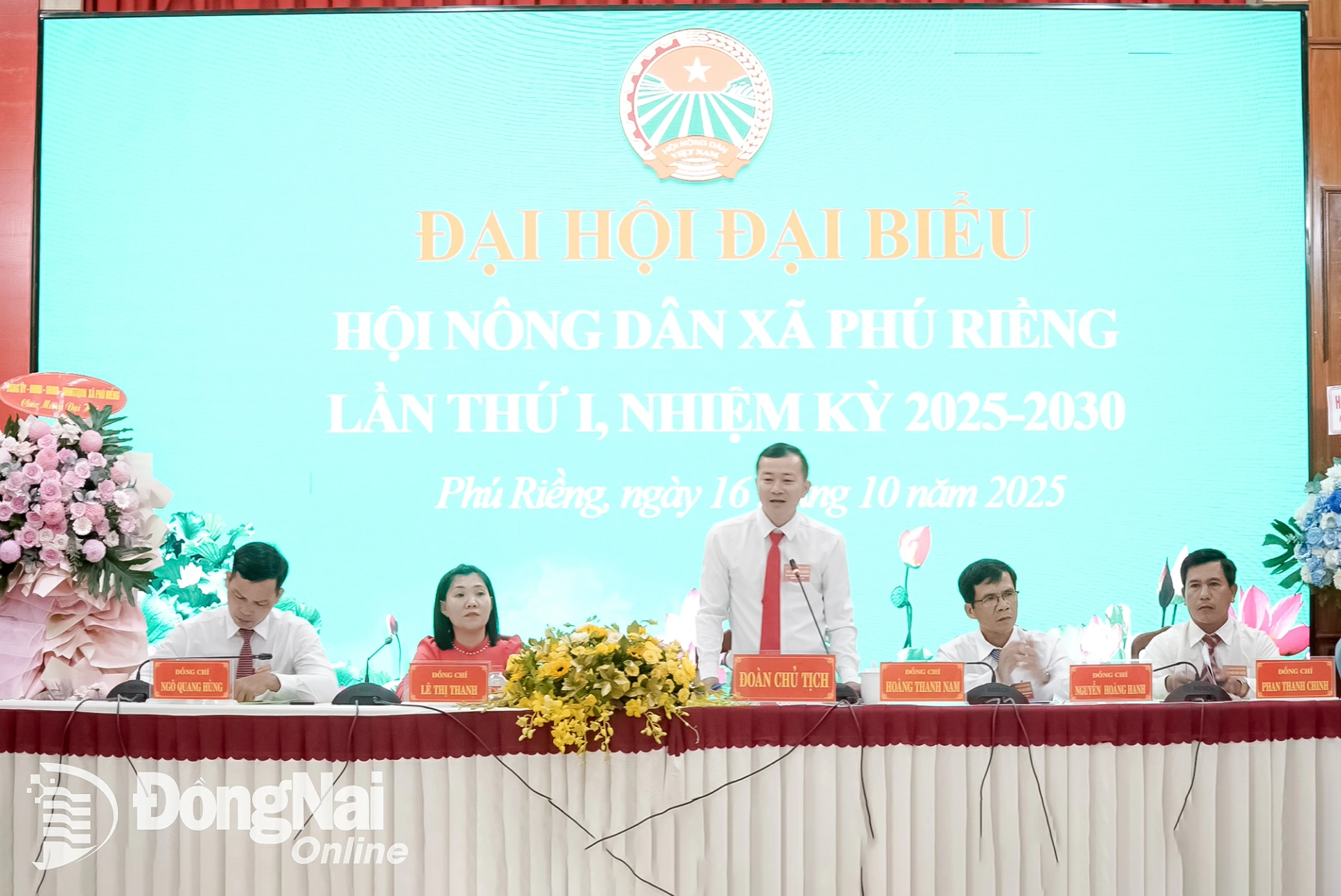 Đoàn Chủ tịch điều hành đại hội. Ảnh: Vũ Nguyện