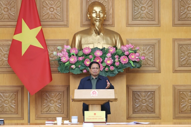 Thủ tướng yêu cầu tính toán phương án khắc phục hậu quả, khôi phục các hoạt động ngay sau khi lũ rút, nhất là lớp học, trường học và các cơ sở y tế - Ảnh: VGP/Nhật Bắc