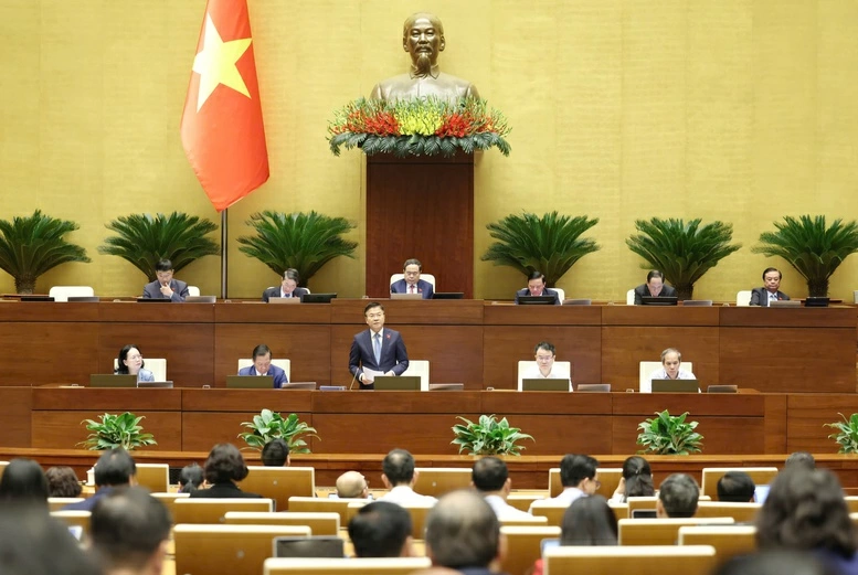 Phó Thủ tướng Lê Thành Long nêu rõ tập trung nguồn vốn đầu tư công vào các dự án để ra tấm ra món - Ảnh VGP/Nhật Bắc