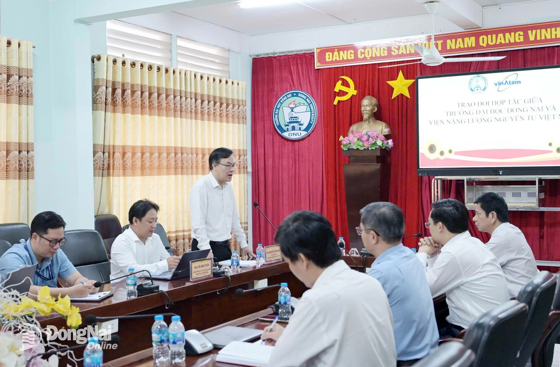 Assoc. Prof. Dr. Nguyen Tuan Khai, Deputy Director of the Vietnam Atomic Energy Institute, speaks at the meeting. Photo courtesy of Dong Nai University