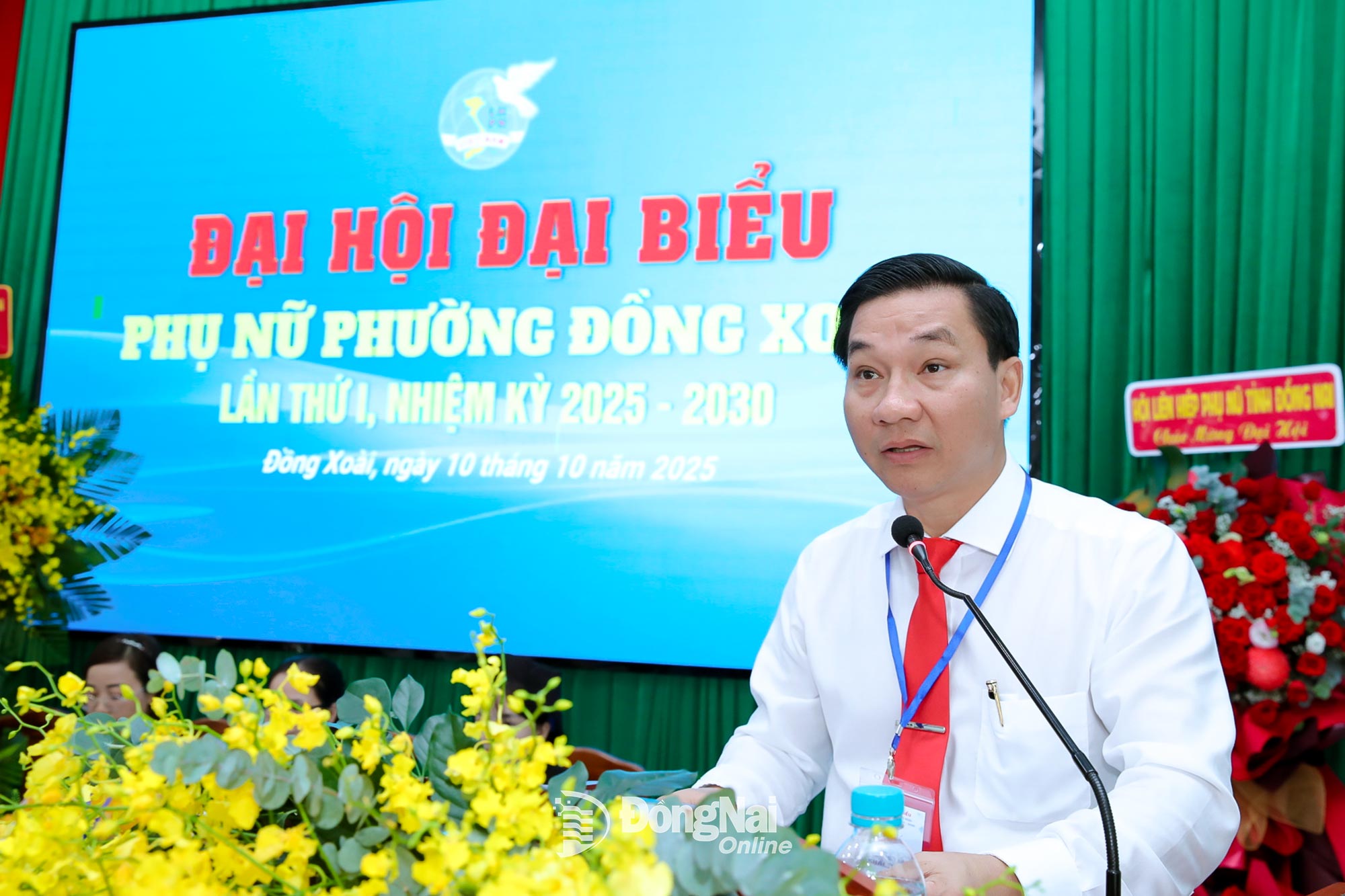 Phó Bí thư Thường trực Đảng ủy phường Đồng Xoài Cao Văn Vũ phát biểu tại đại hội. Ảnh: Trương Hiện