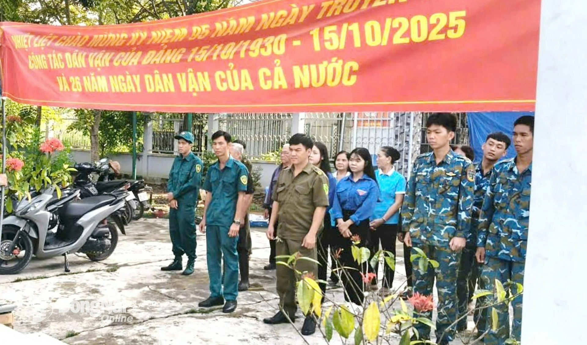 Armed forces units coordinate in carrying out mass mobilization activities in Phuoc An commune. Photo: Doan Mai
