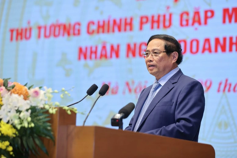 Thủ tướng chúc mừng, ghi nhận và đánh giá cao sự đóng góp của doanh nhân, doanh nghiệp Việt Nam trong chặng đường 80 năm vừa qua với sự nghiệp xây dựng và bảo vệ đất nước - Ảnh: VGP/Nhật Bắc