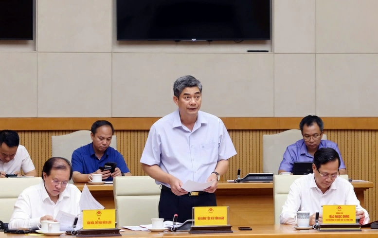 Thứ trưởng Bộ Dân tộc và Tôn giáo Y Vinh Tơr báo cáo tại cuộc họp - Ảnh: VGP/Nguyễn Hoàng

