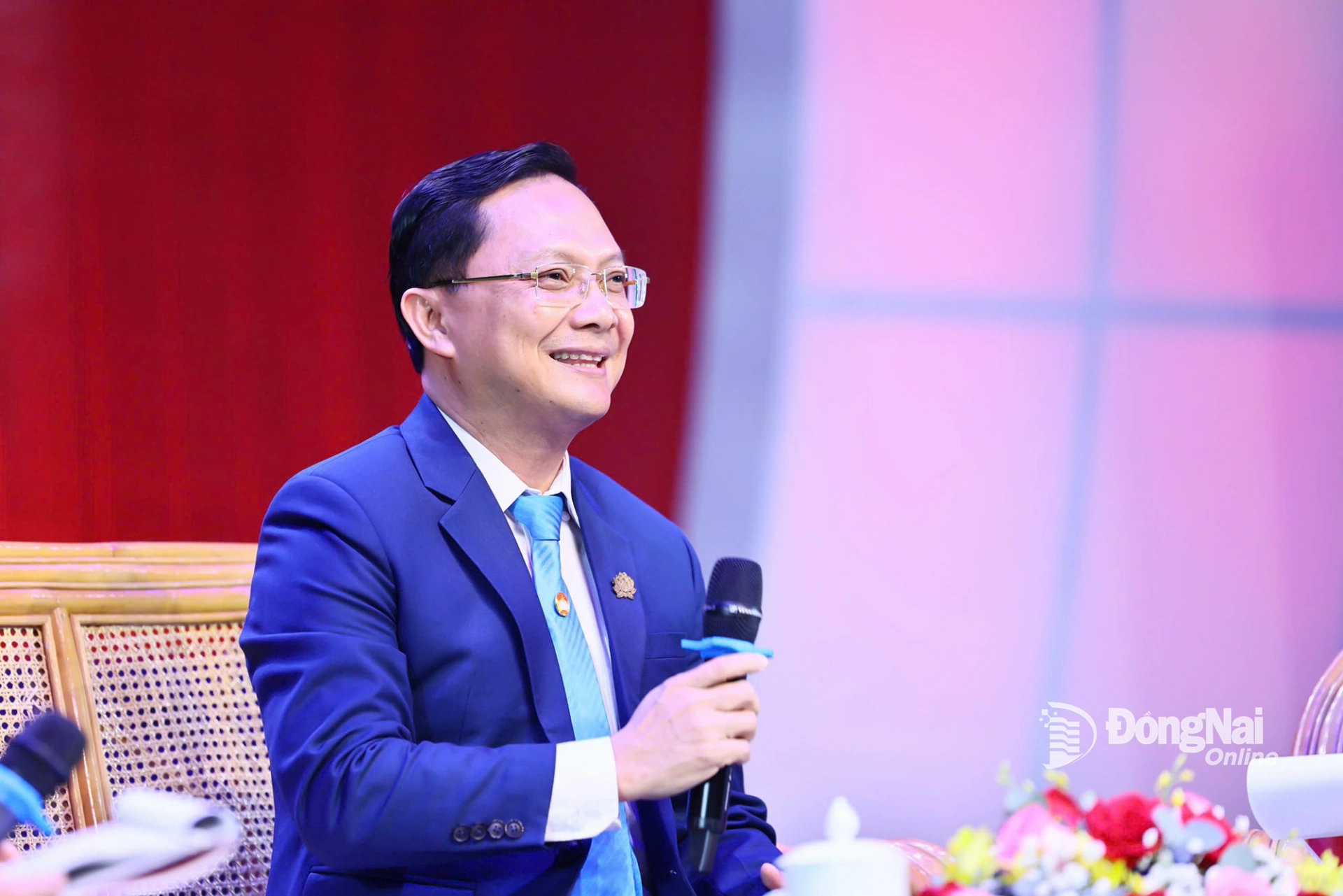 Ủy viên Ban Thường vụ Tỉnh ủy, Phó Chủ tịch Thường trực Ủy ban MTTQ Việt Nam tỉnh Đồng Nai Hà Anh Dũng trao đổi tại tọa đàm. Ảnh: Huy Anh
