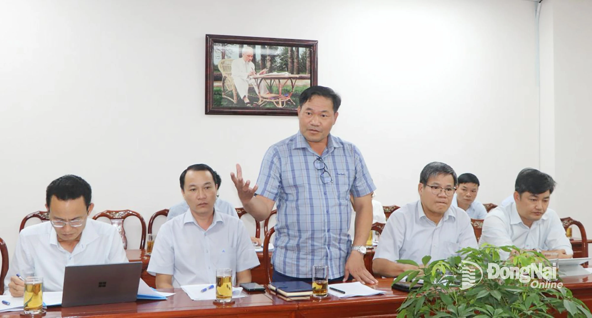 'Chủ tịch Liên đoàn Doanh nghiệp tỉnh Đồng Nai Đặng Văn Điềm phát biểu tại buổi làm việc với lãnh đạo tỉnh. Ảnh: Ngọc Liên
'