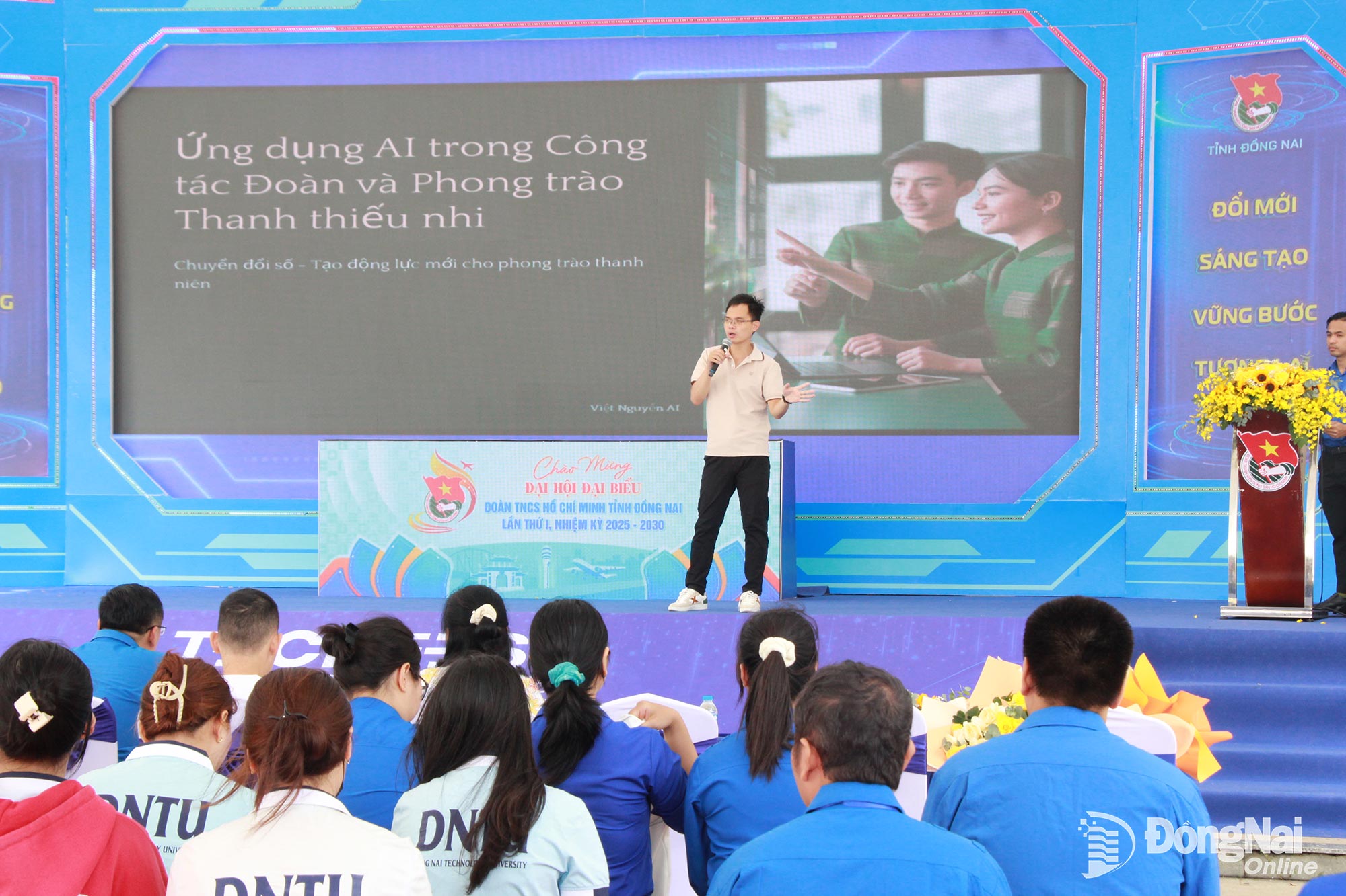 Tỉnh đo&agrave;n trang bị kiến thức, kỹ năng sử dụng AI cho đo&agrave;n vi&ecirc;n, thanh ni&ecirc;n qua chương tr&igrave;nh tập huấn tại Ng&agrave;y hội Thanh ni&ecirc;n ti&ecirc;n phong đổi mới s&aacute;ng tạo năm 2025. Ảnh: Nga Sơn