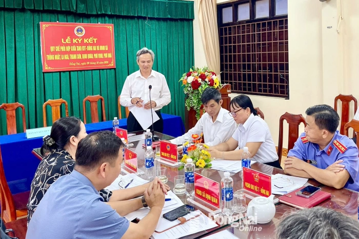 Ký kết quy chế phối hợp giải quyết các vụ án với UBND 6 xã