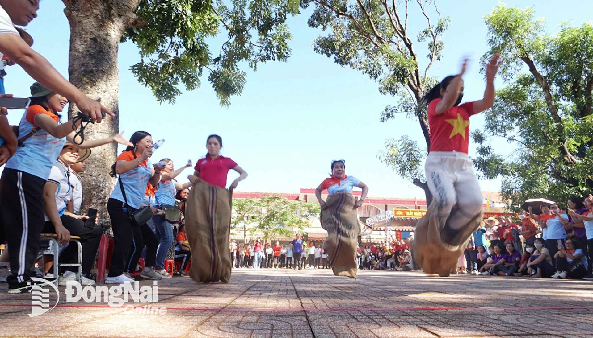Athletes compete in the sports event. Photo: Minh Chi