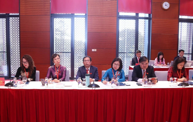 Delegates of the Vietnam News Agencys Party Organisation join a group discussion at the preparatory session of the first Congress of the Government’s Party Organisation on October 12, 2025 (Photo: VNA)