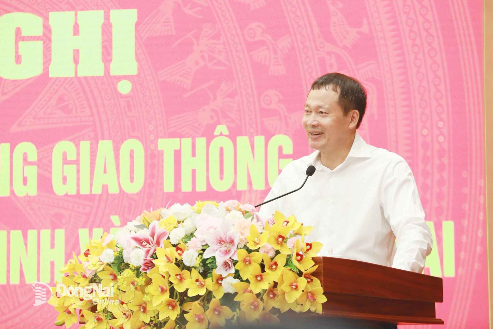 Comrade Vu Hong Van, Secretary of the Dong Nai Provincial Party Committee and Head of the province’s National Assembly delegation, delivers a speech at the conference. Photo: Huy Anh