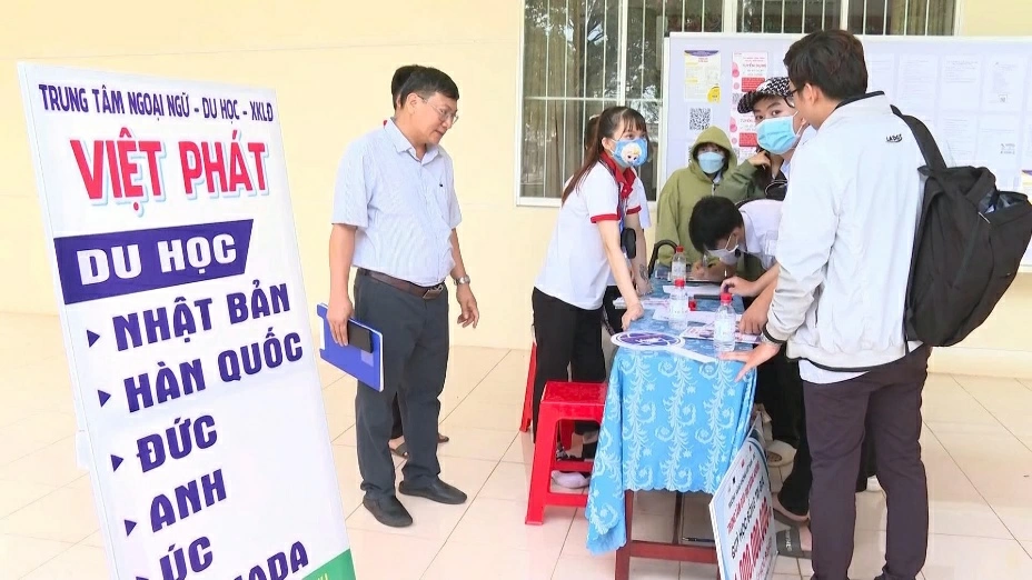 Người lao động tìm hiểu tham gia các sàn giao dịch và tìm kiếm việc làm tại các nước, trong đó có Hàn Quốc.