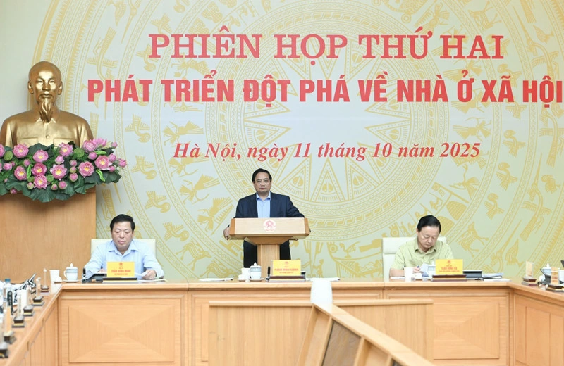 Prime Minister Pham Minh Chinh speaks at the second meeting of the Central Steering Committee for Housing Policy and Real Estate Market in Ha Noi on October 11, 2025. (Photo: VNA)