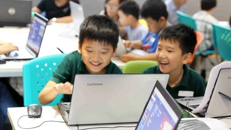 Protecting children from the virtual world. (Illustrative photo: VNA)