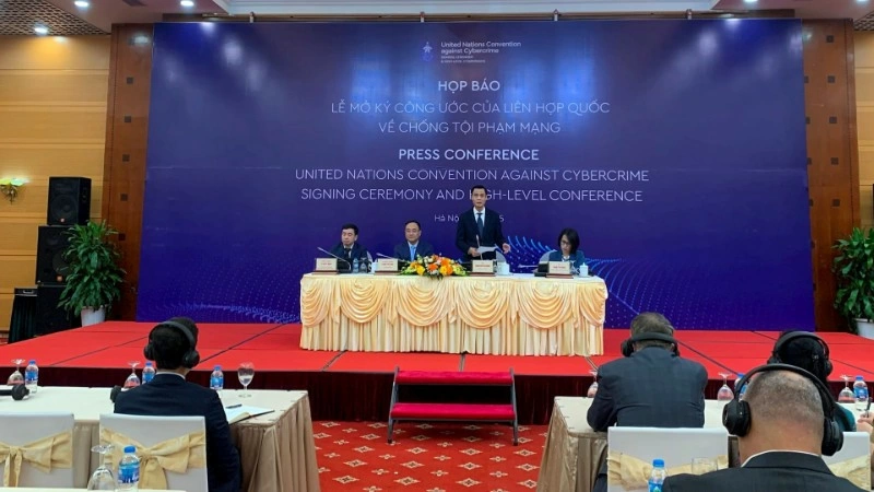 Họp báo quốc tế về Lễ mở ký Công ước Hà Nội.