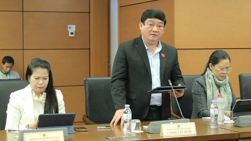 Đại biểu Lương Văn Hùng (Đoàn Quảng Ngãi). (Ảnh: HỒ LONG)
